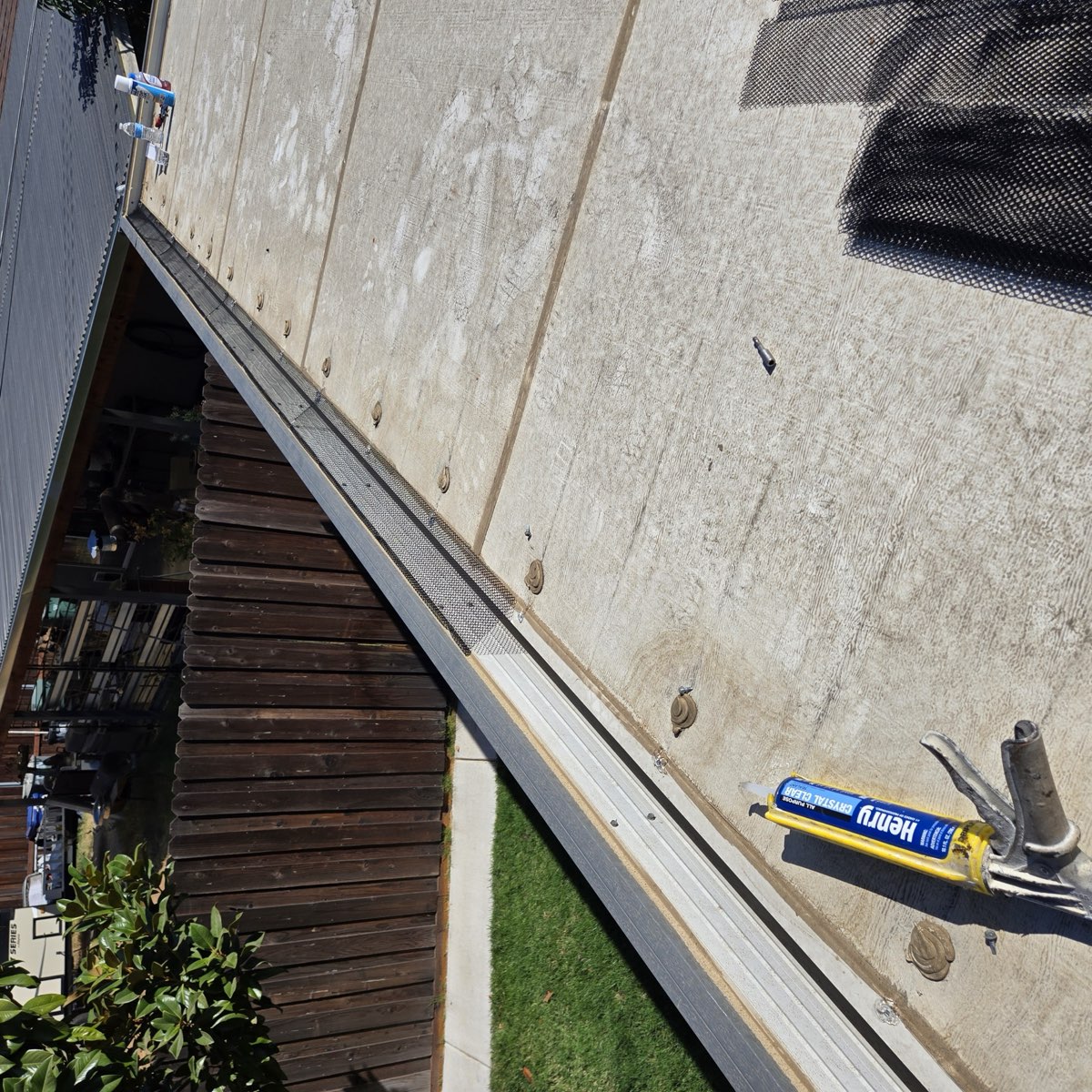 How to Choose Gutter Colors in Sacramento
